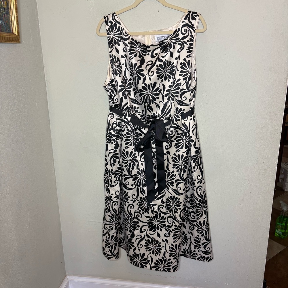 Jessica Howard Black Floral Print Cream A-Line Dress with Waist Sash Size 22